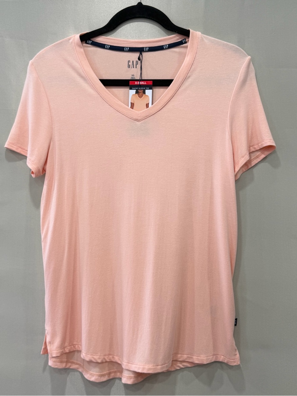 GAP Women's V-Neck Tee in Light Pink size XS